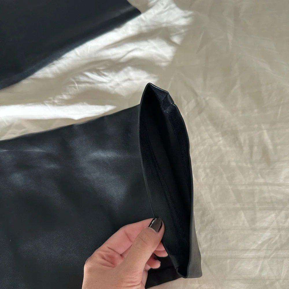 Pristine Aritzia Melina vegan leather kick pants black - Picture 6 of 6